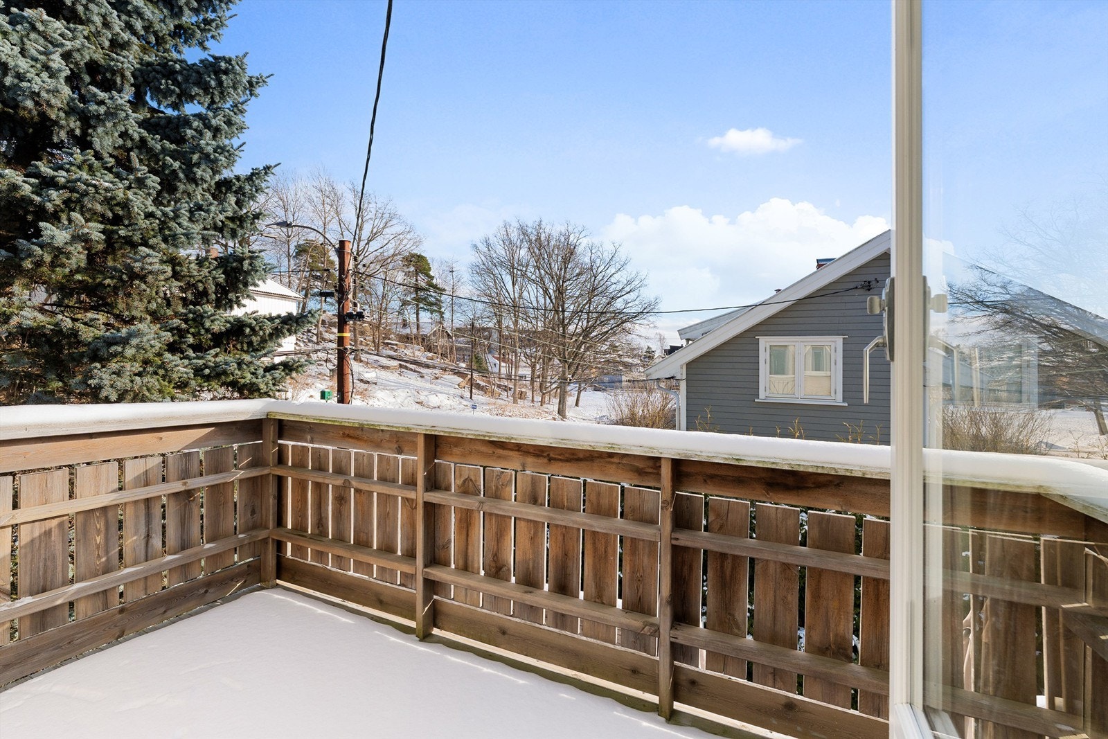 På balkongen er det sol store deler av dagen. Galleribilde