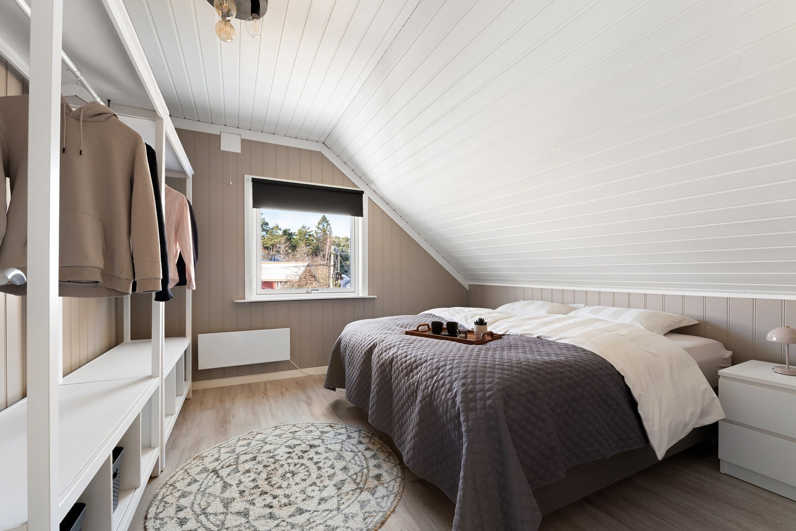 Soverommene er samlet i andre etasje. Dette benyttes i dag som hovedsoverom. Galleribilde