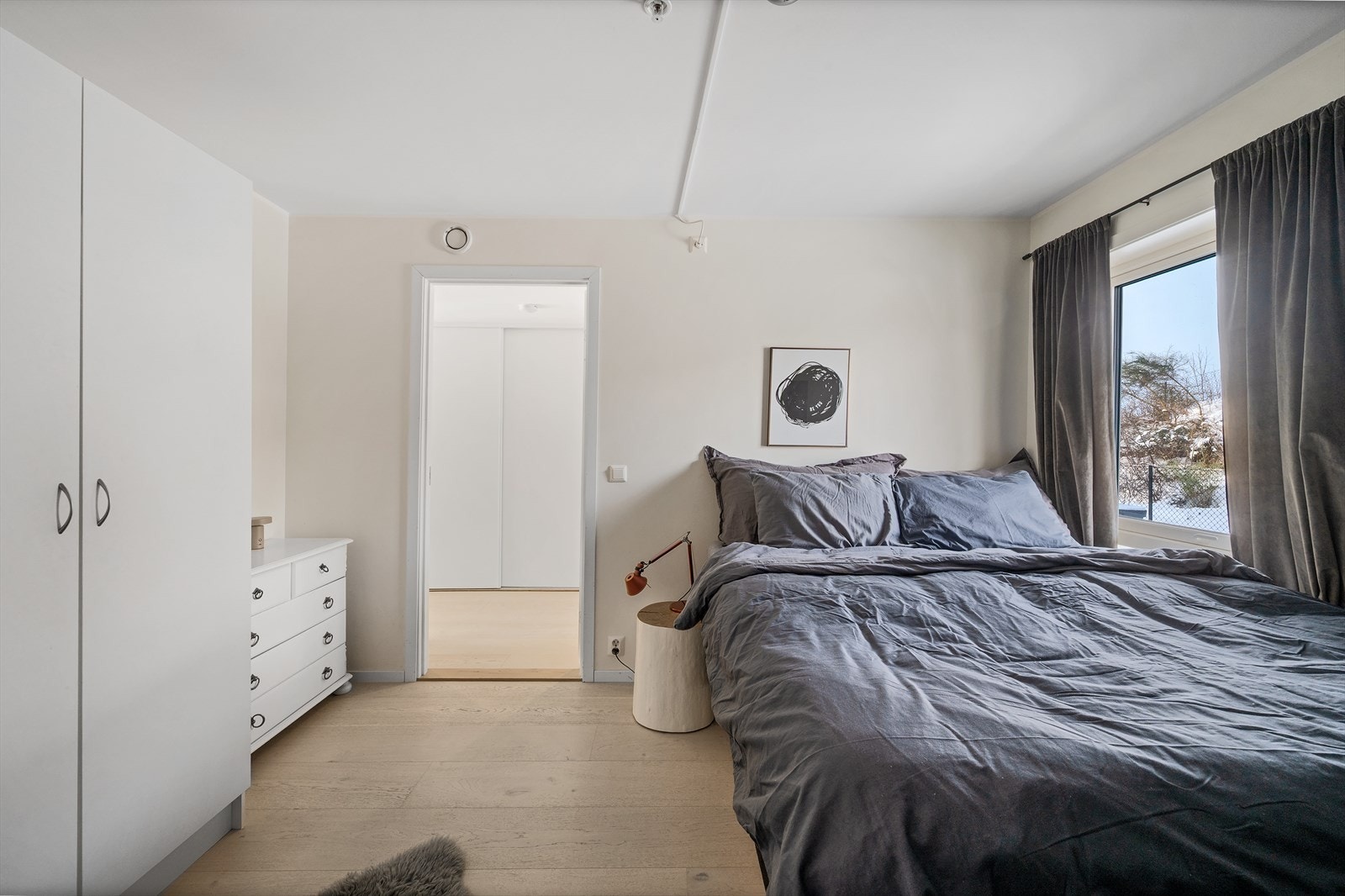 Romslig soverom på 11,6 m². Galleribilde