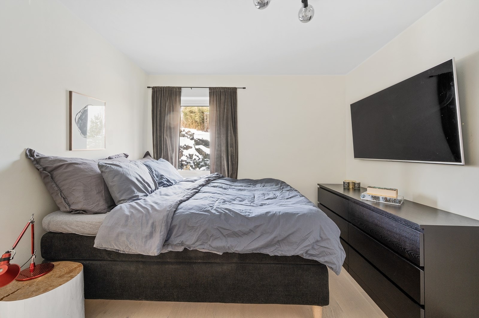 Her er det god plass til dobbeltseng og annen innredning. Galleribilde