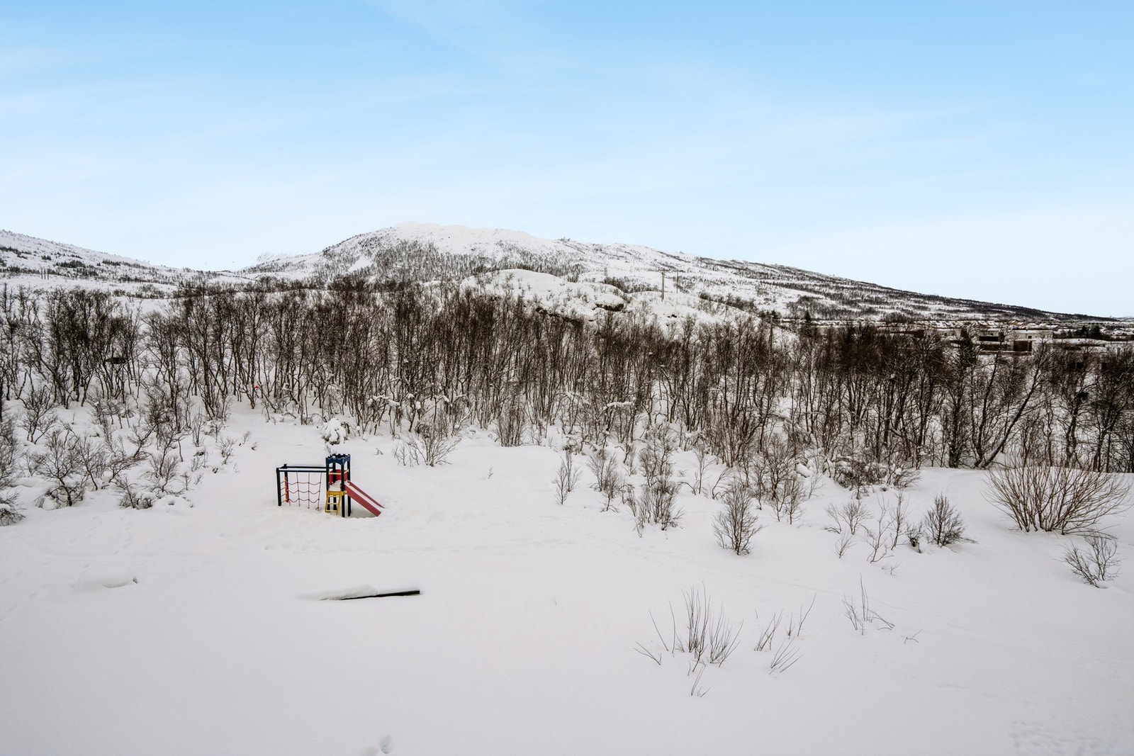Lysløypa går rett bak huset, og som nærmest prepareres daglig. Galleribilde