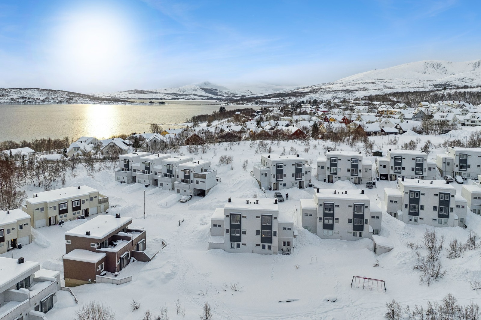 Mange fine rekreasjonsområder, både sommer og vinter. Galleribilde