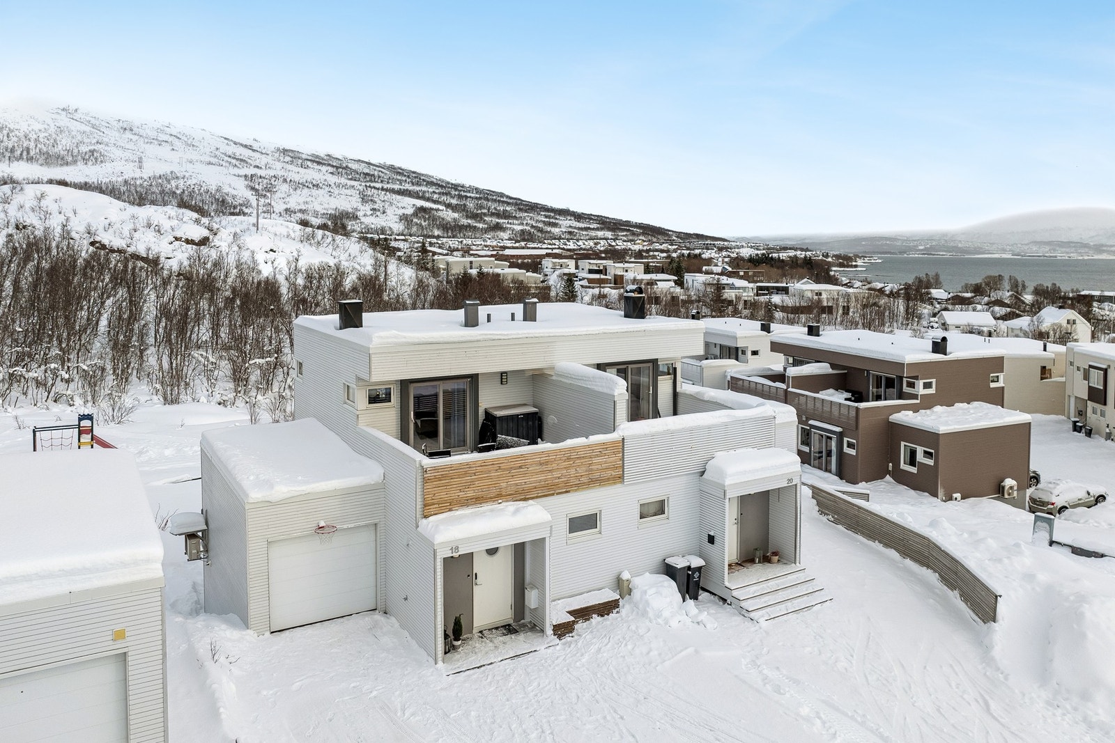 Eiendommen ligger i et rolig og attraktivt boligområde med nærhet til naturen. Galleribilde