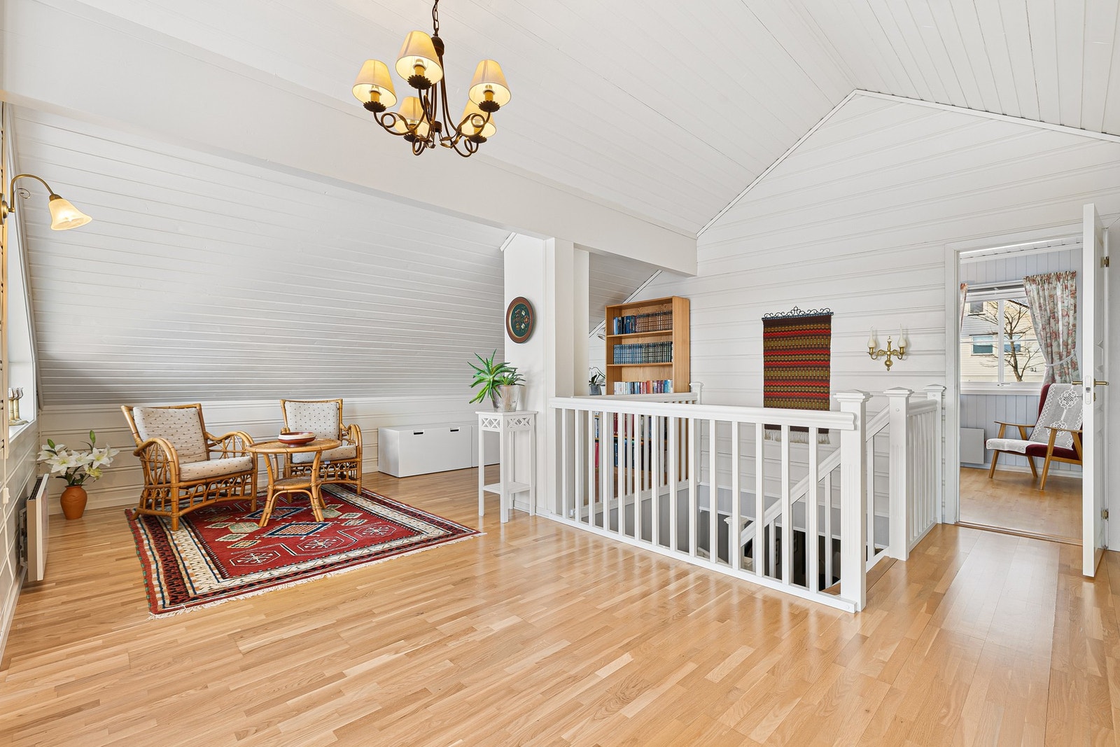 Loftstuen er på ca. 28,5 kvm og har høy bruksverdi for barnefamilien. Galleribilde