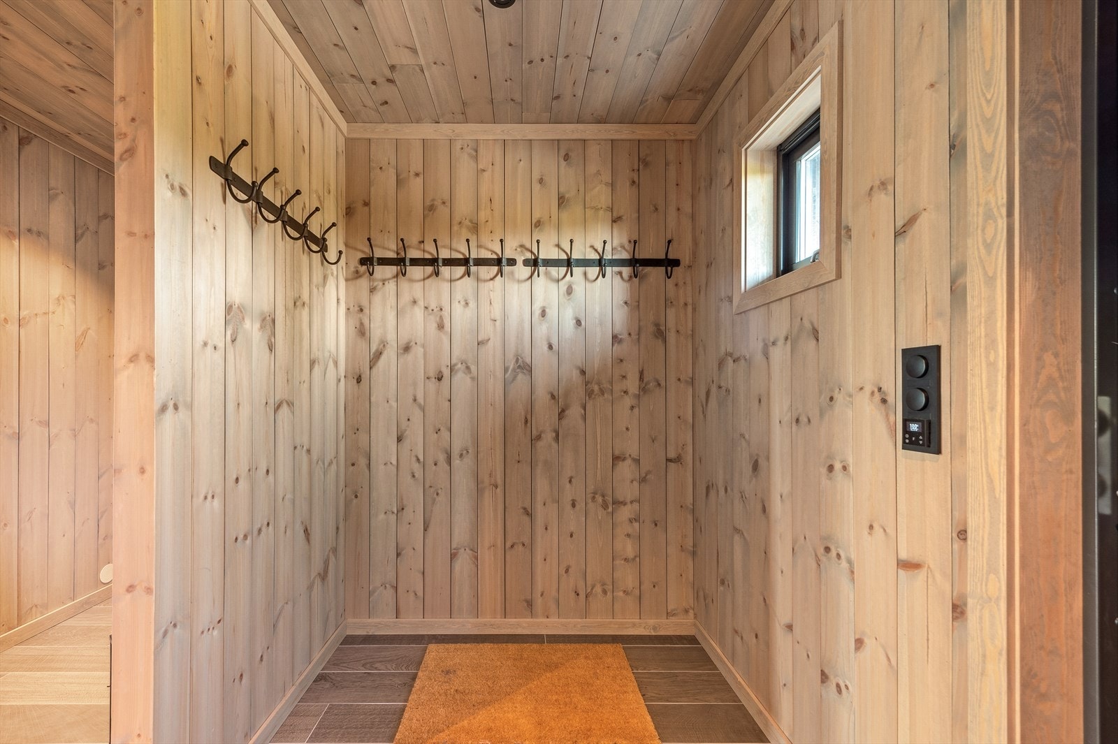 God plass til å henge av seg yttertøy Galleribilde