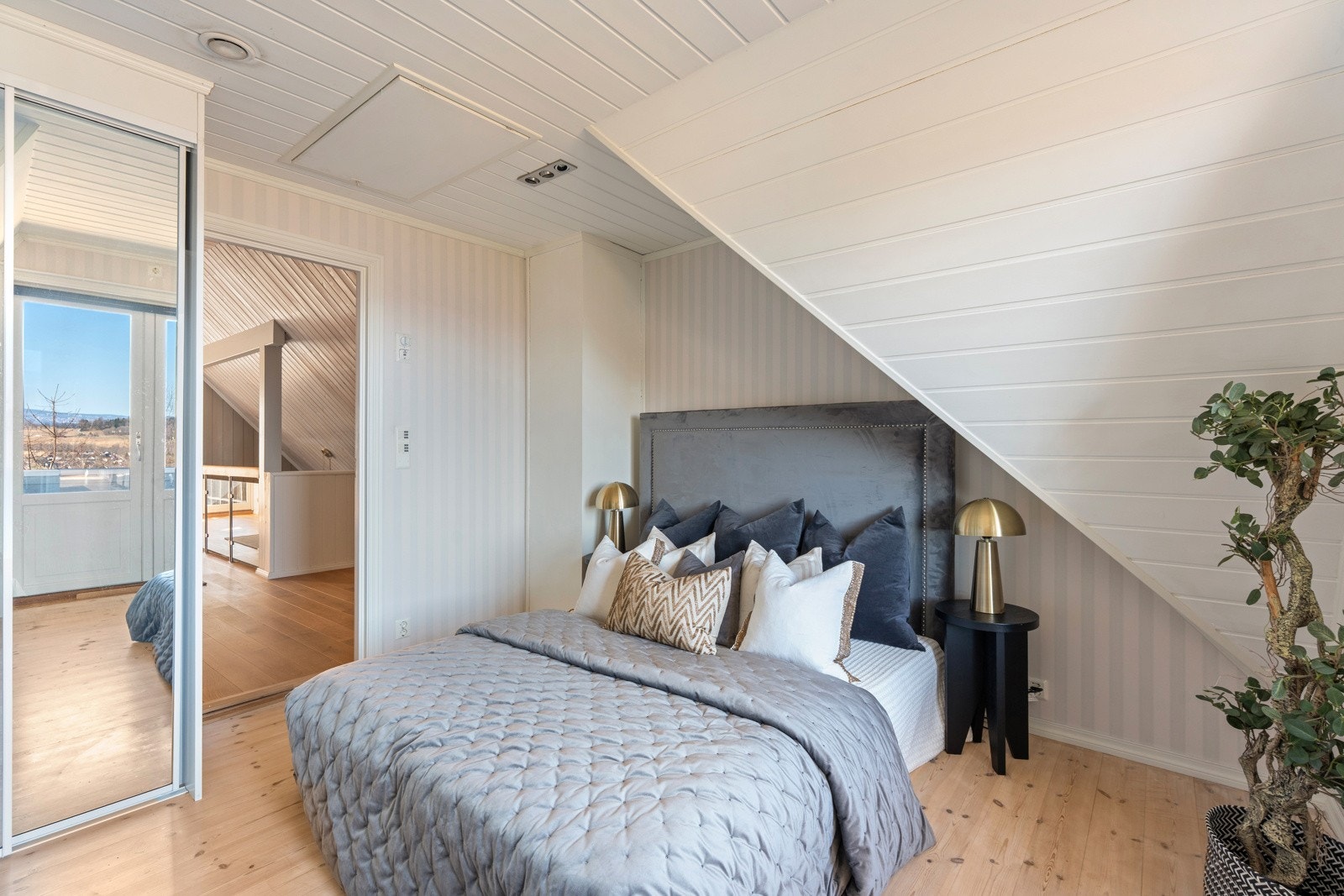 Boligen har 3 romslige soverom samlet i samme etasje Galleribilde