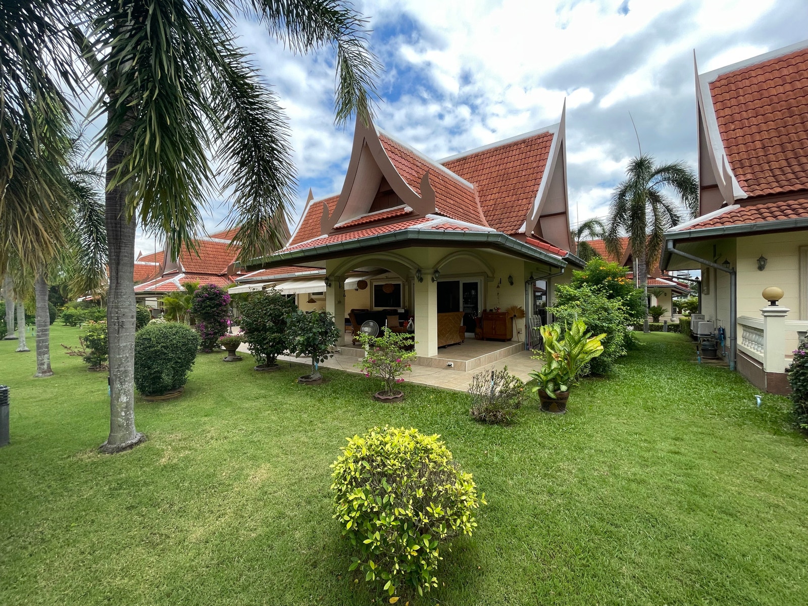 Villa H16 sett fra hagen Galleribilde