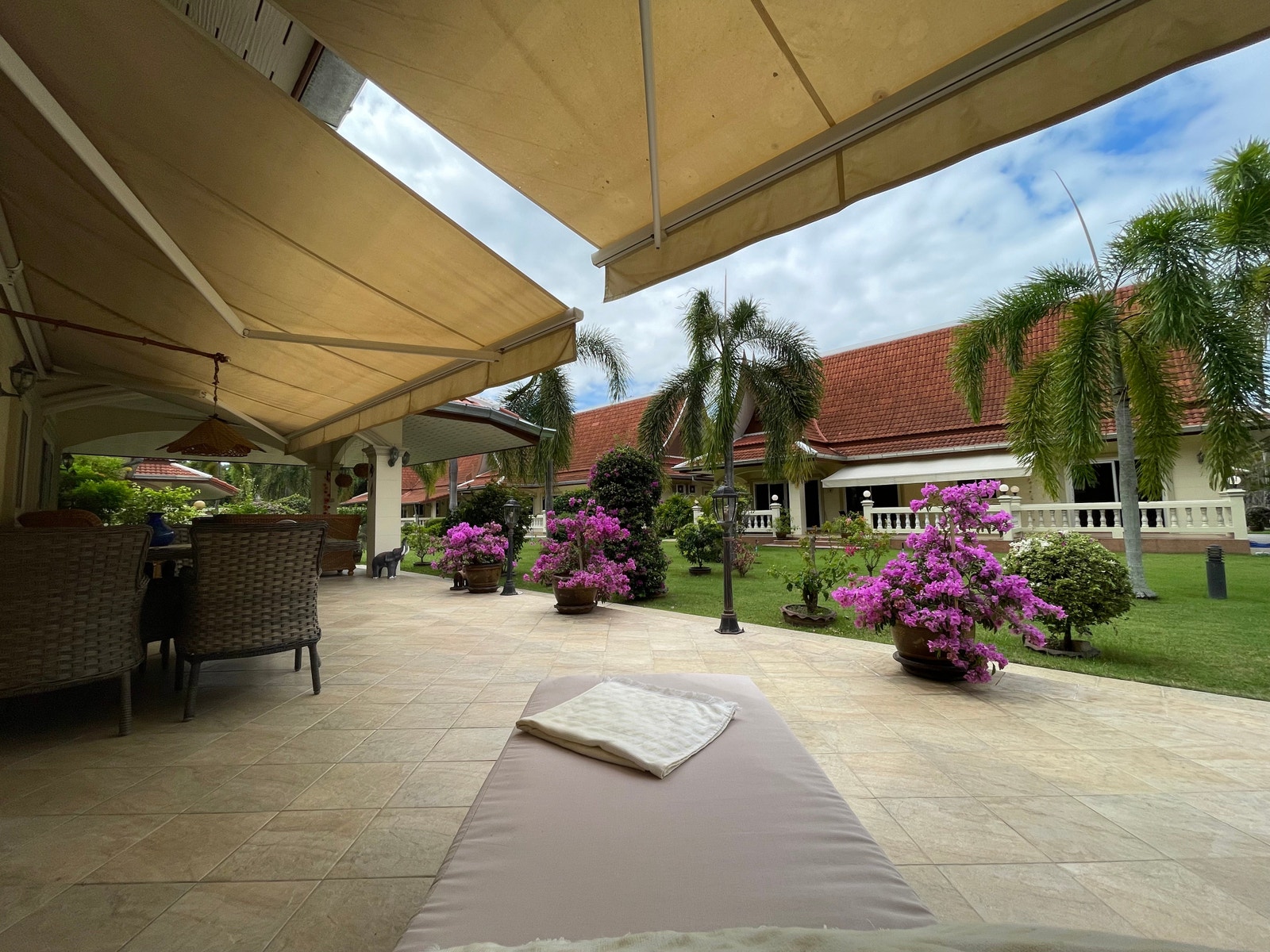 Overbygget terrasse med elektriske markiser Galleribilde