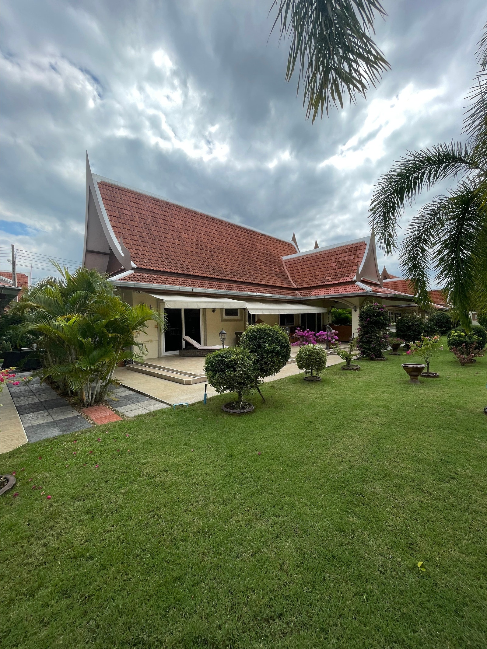 Villa H16 sett fra hagen Galleribilde