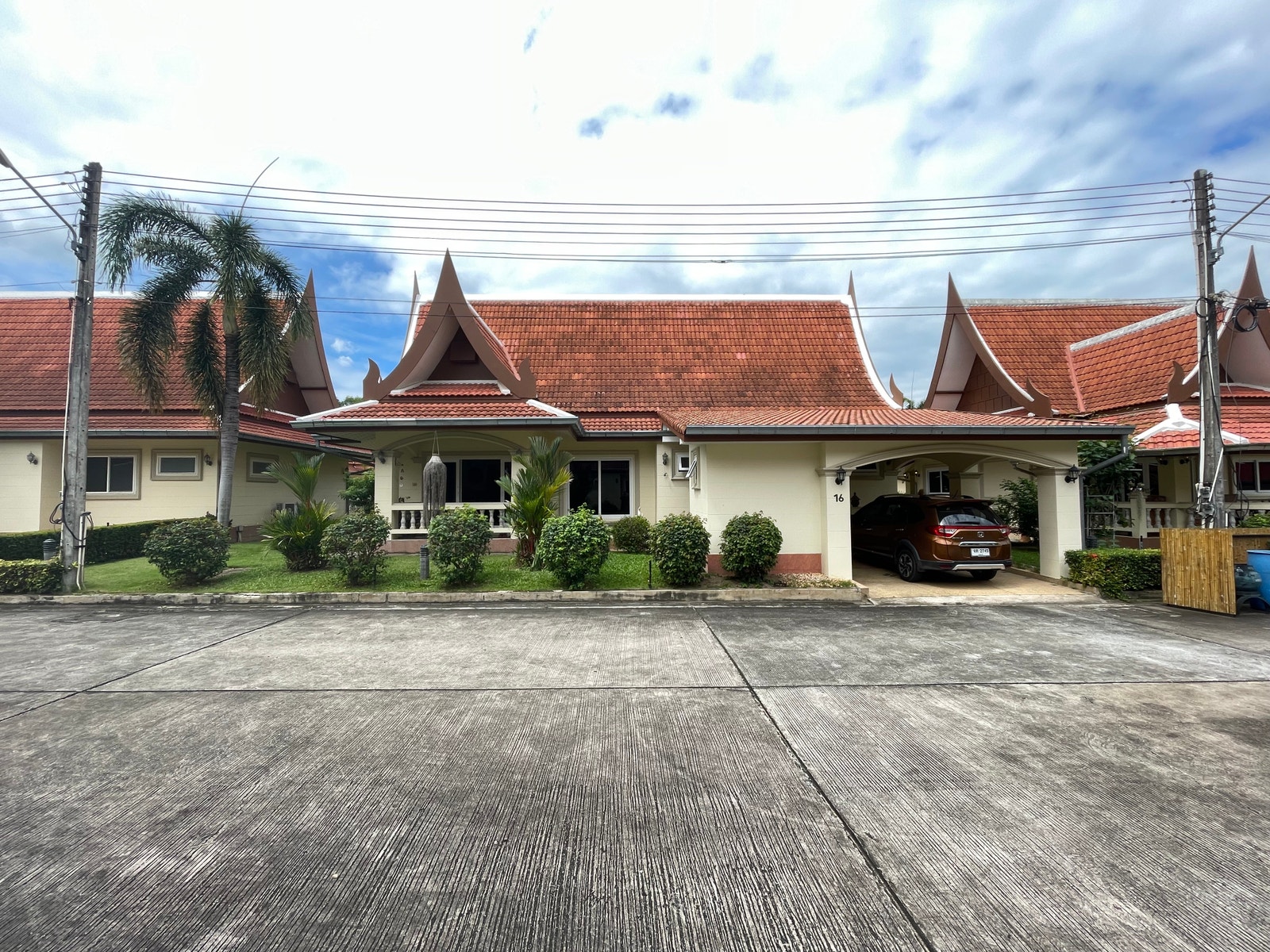 Villa sett fra innkjøring Galleribilde