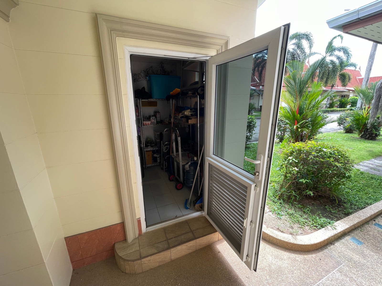 Bod ute i Carport Galleribilde