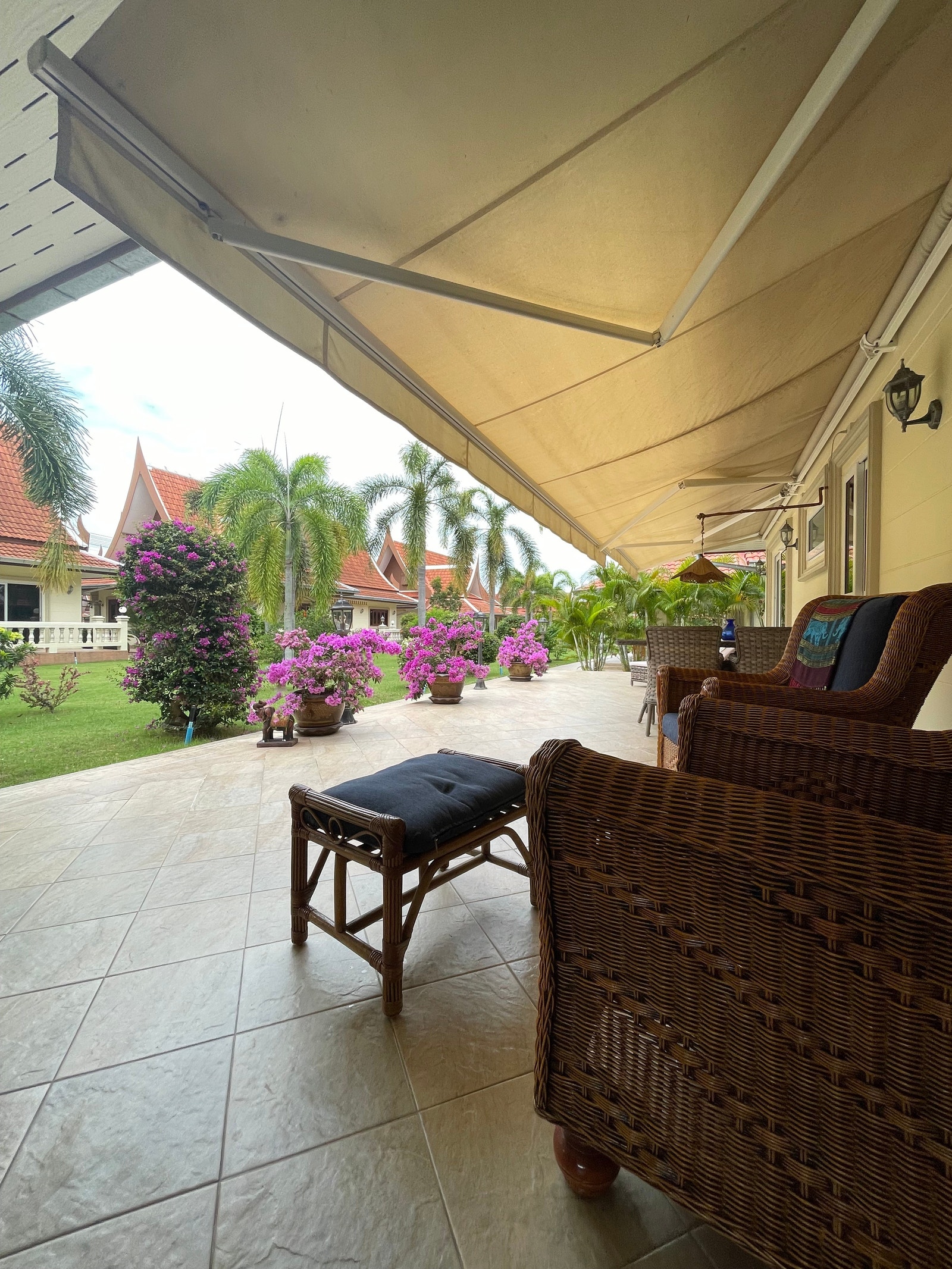 Overbygget terrasse med elektriske markiser Galleribilde