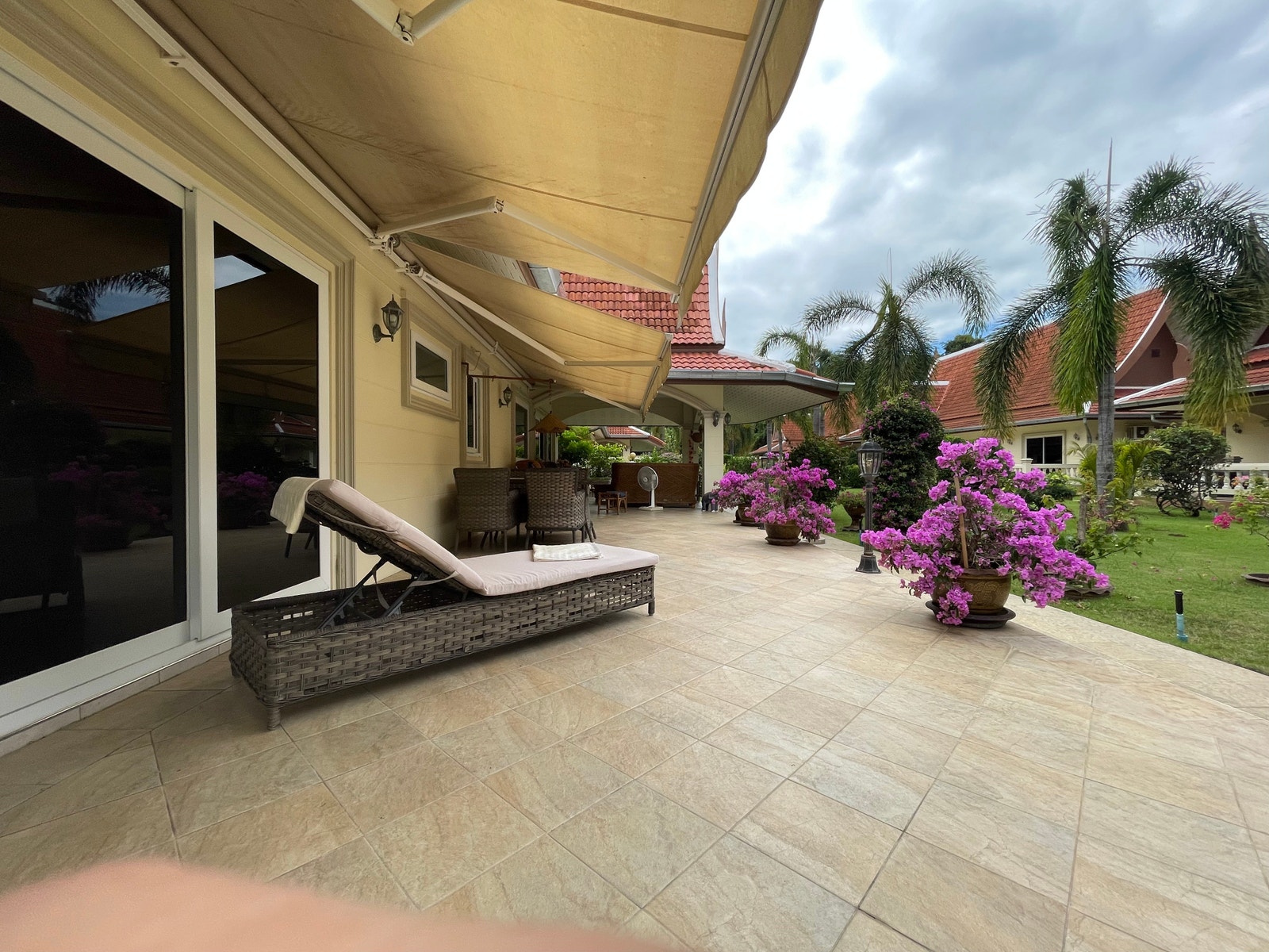 Overbygget terrasse med elektriske markiser Galleribilde