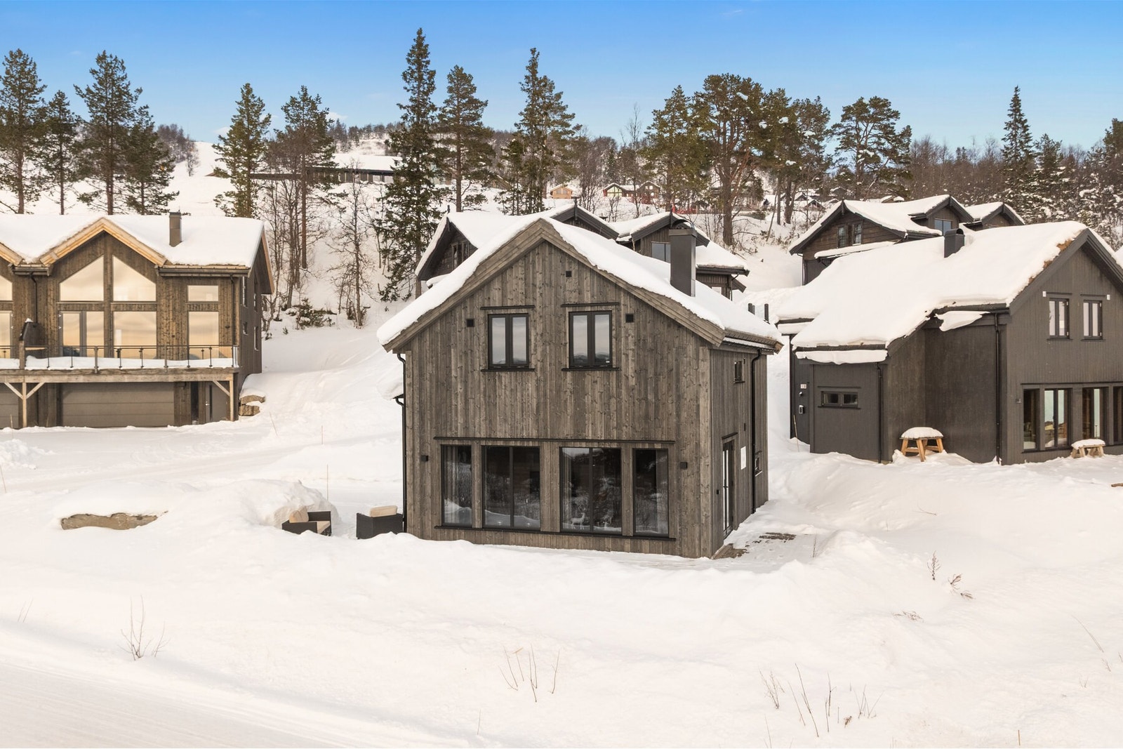 Privatmegleren har nå gleden av å presentere Leirgravbakken 1A - En lekker, gjennomført og påkostet hytte med fantastisk beliggenhet i Fjellsteggen ved Rauland Skisenter Galleribilde