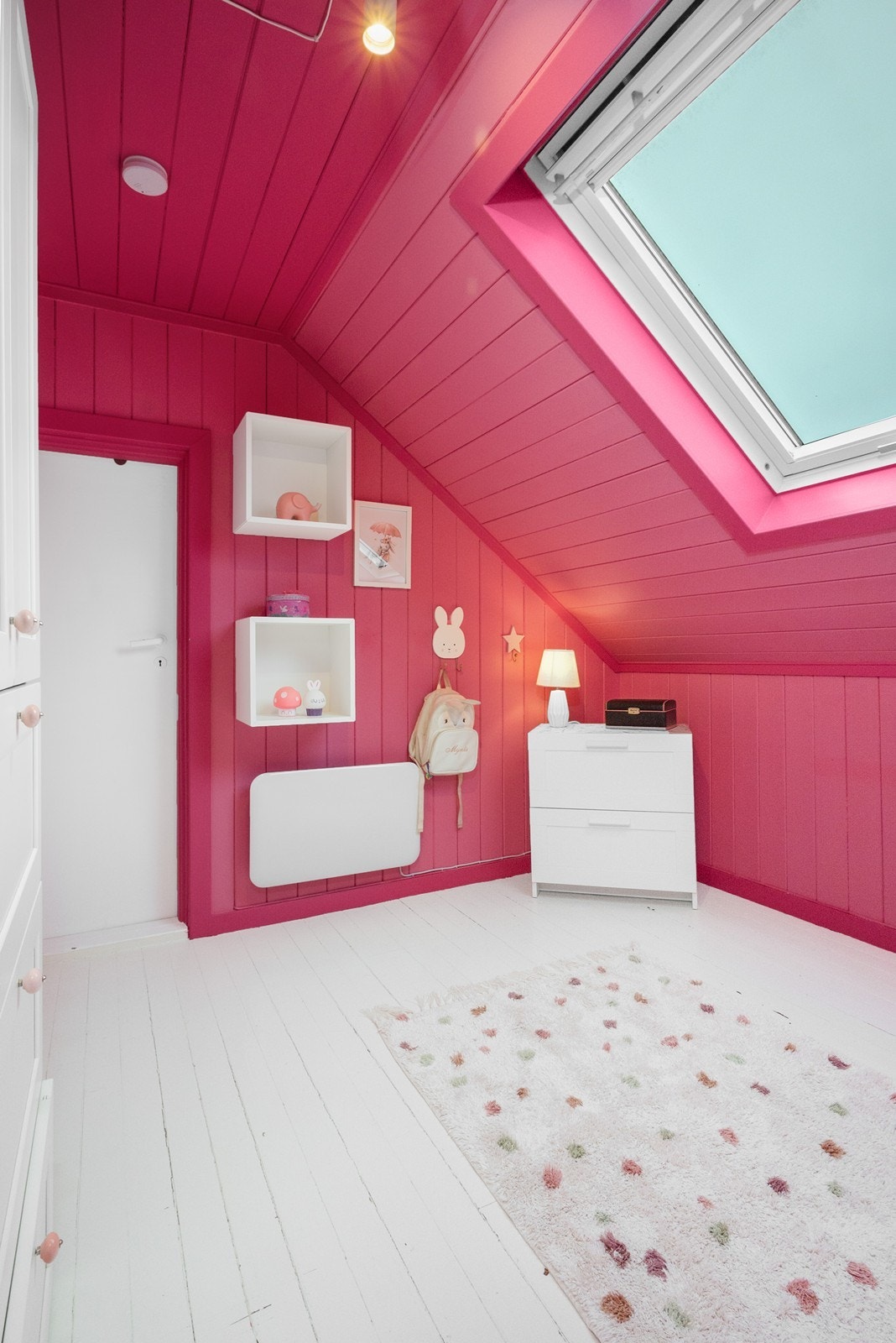 Begge barnerommene har takvindu som gir godt lysinnslipp. Galleribilde