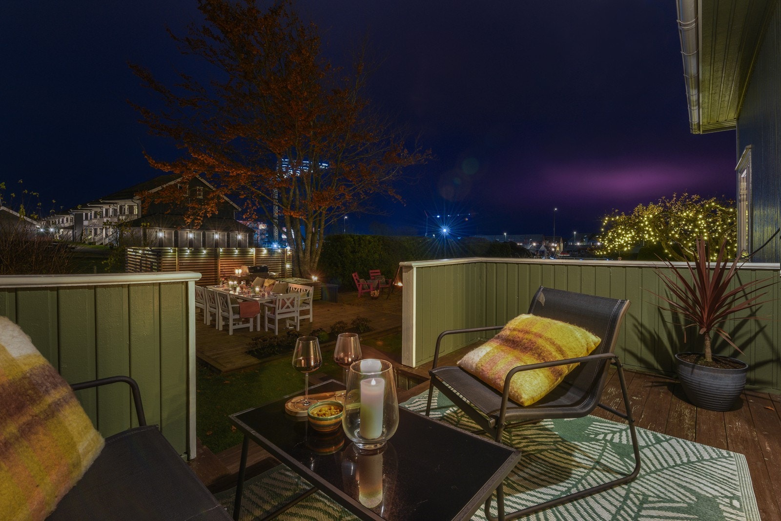 Fra spisestuen er det utgang til en sydøstvendt terrasse på 9 kvm. Galleribilde