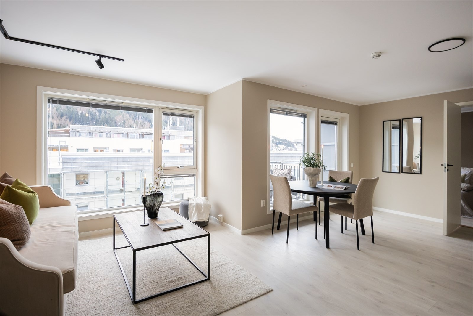 Aktiv Eiendomsmegling v/Vebjørn Nybrott har gleden av å presentere Mellomila 72 - En renovert toppleilighet som holder følgelig en meget høy og lekker standard. Foto: Stian Hatling Galleribilde