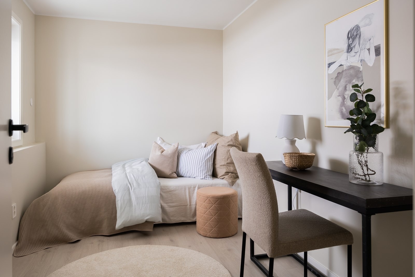 Det andre rommet ligger på vestre hånd for entreén og er på 8 kvm. Galleribilde