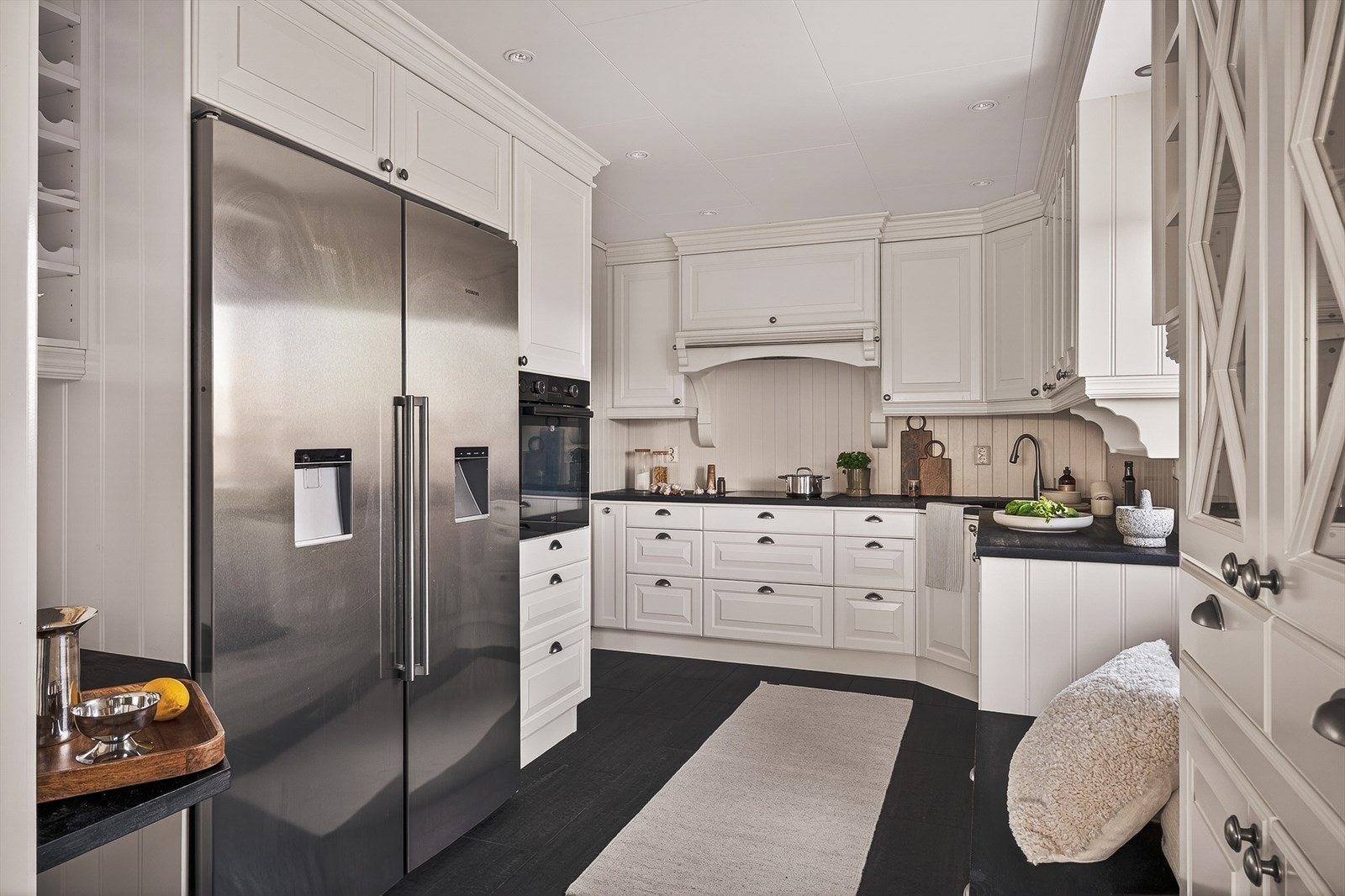 Videre går veien inn på kjøkkenet. Galleribilde