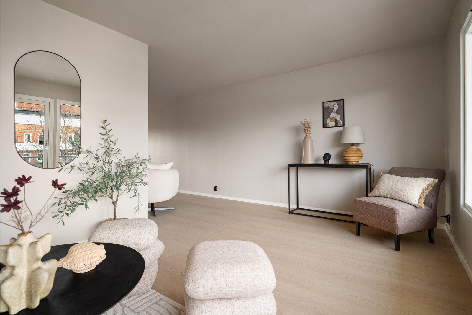 Gulv i enstav korklaminat er varmere og demper mer enn tradisjonell laminat Galleribilde