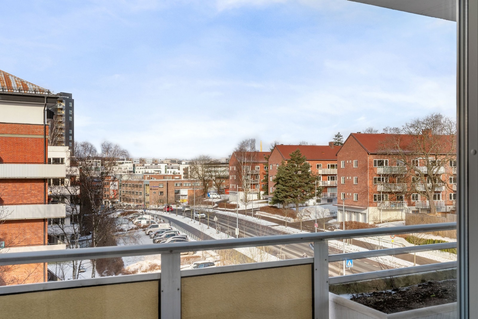 På balkongen får du kveldssol hele sommerhalvåret Galleribilde