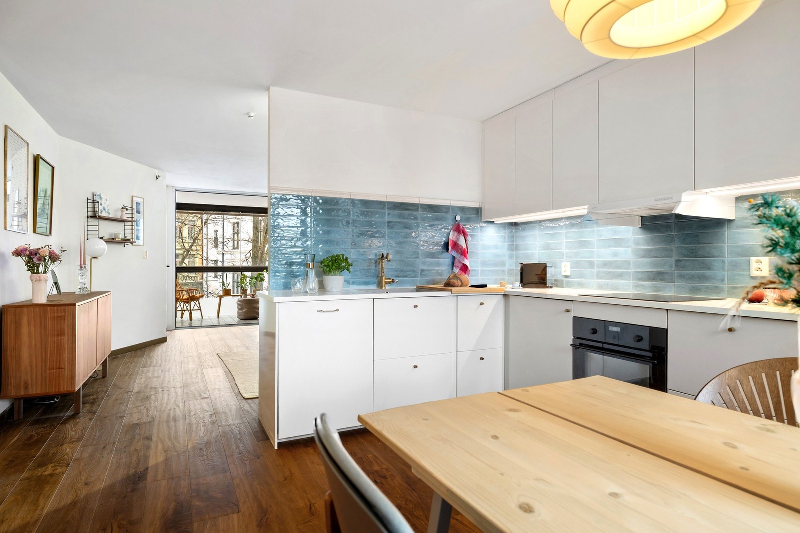 Benkeplaten ble skiftet i 2022, og det ble samtidig installert ny kjøkkenkran og vannstopper. Galleribilde