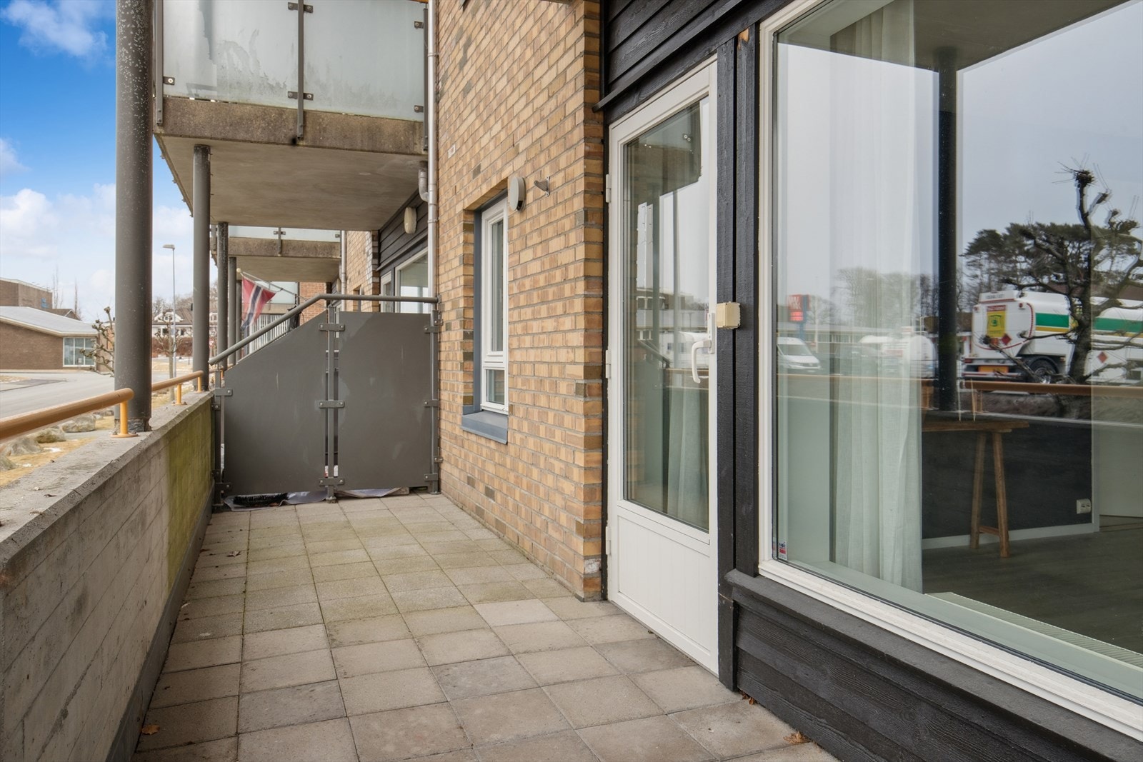 Her er det god plass til å innrede med utemøbler, blomster og dekor, slik at du enkelt kan skape din egen grønne oase. Galleribilde