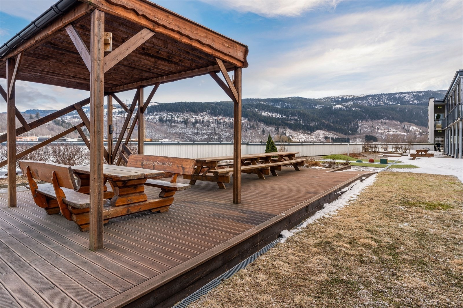 Sameiet byr på flotte fellesarealer. Her kan man virkelig nyte de fantastiske sommerdagene med venner og familie. Galleribilde