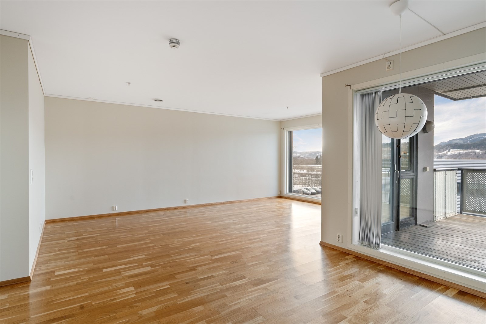 Boligen har en god planløsning med åpen stue- og kjøkkenløsning på hele 38 kvm. Galleribilde