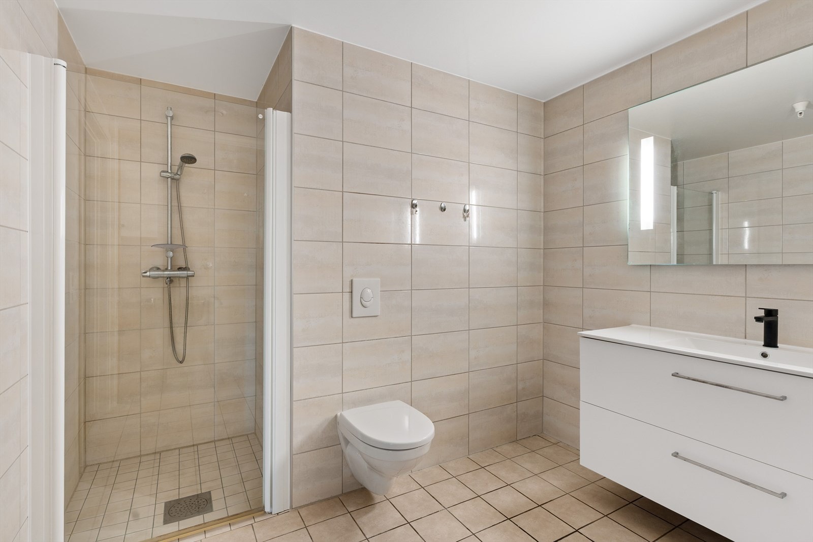 Badet oppleves romslig med sine 7,5 kvm. Galleribilde