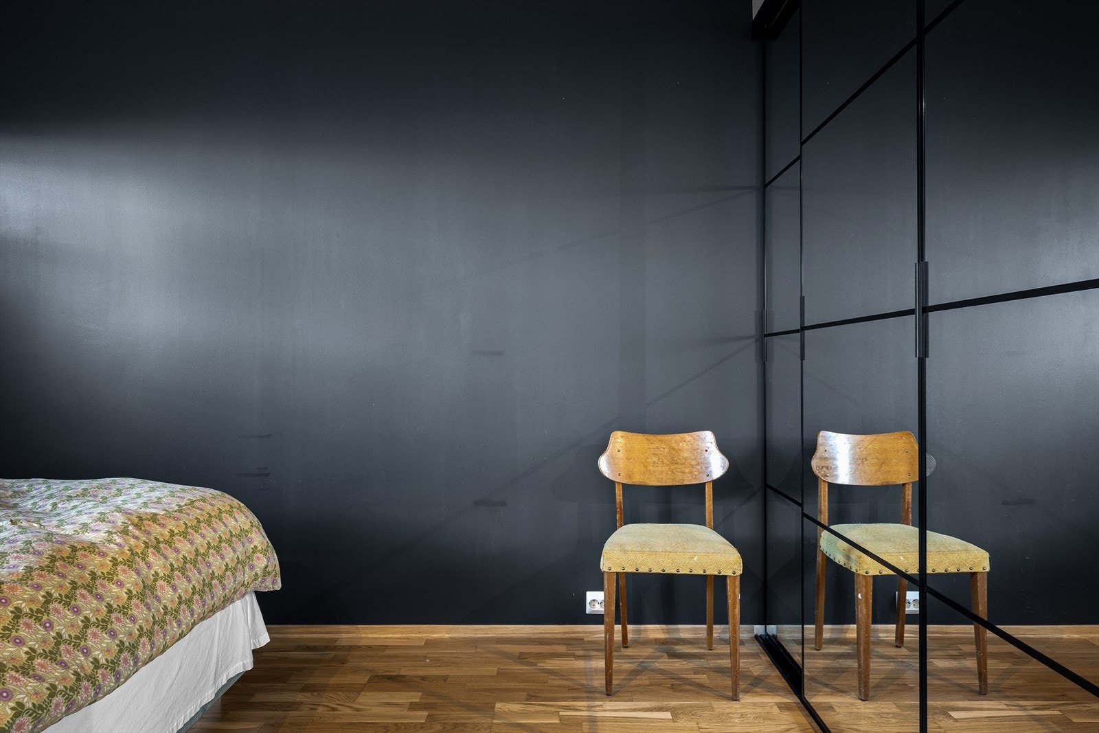 Hovedsoverom med romslig garderobe Galleribilde