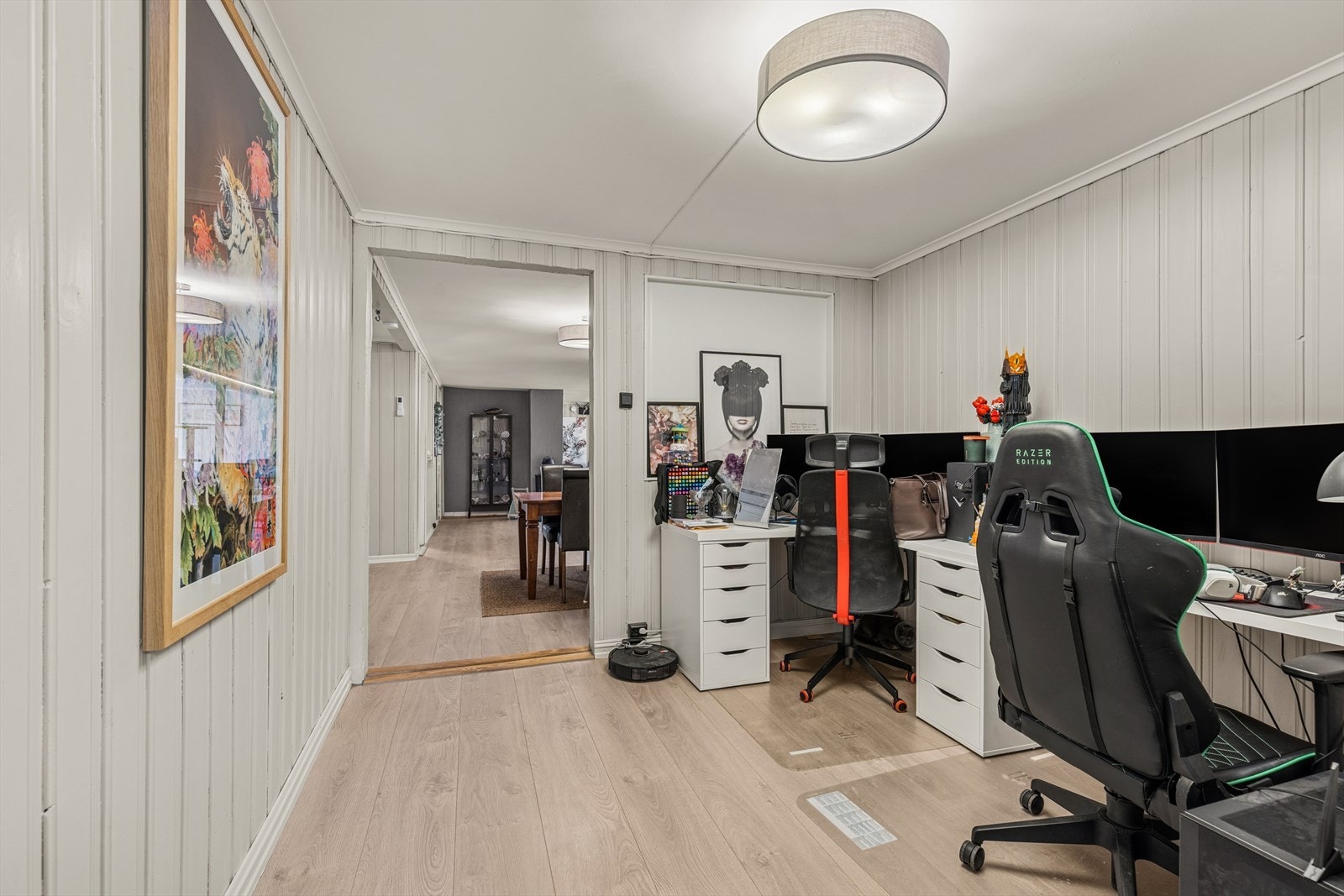 Rom benyttet som kontor pr. i dag. Dette kan benyttes til så mangt, valget er ditt. Galleribilde