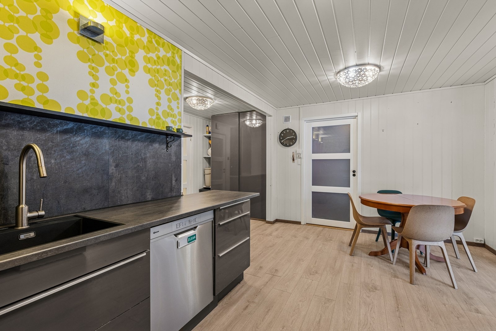 Alt i alt et funksjonelt og godt kjøkken som innbyr til gode smaksopplevelser. Galleribilde