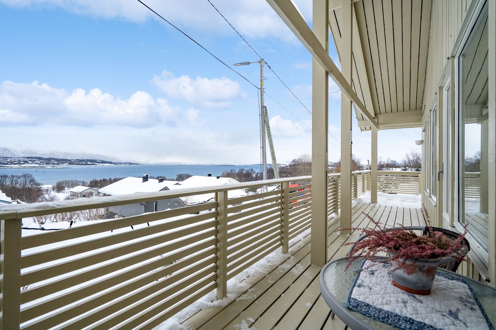 Boligen ligger attraktivt til med nydelig utsikt. Galleribilde