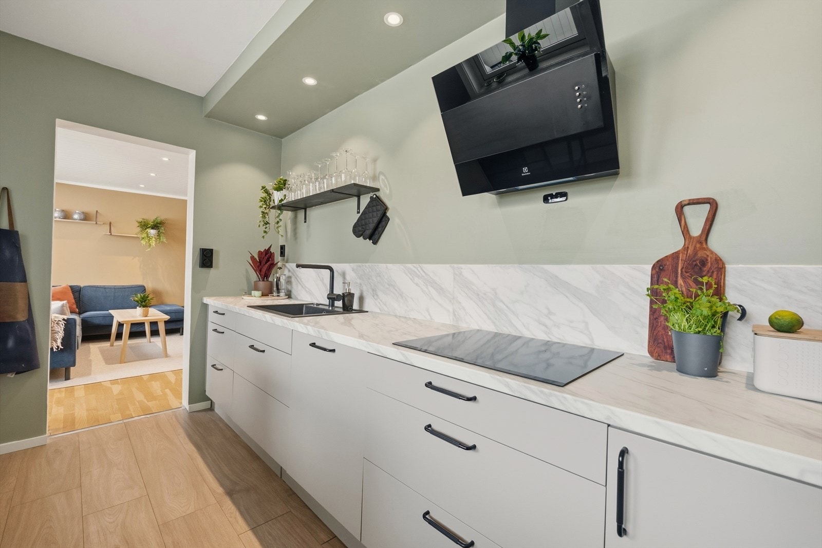 Kjøkkenet er velutstyrt og godt utnyttet Galleribilde