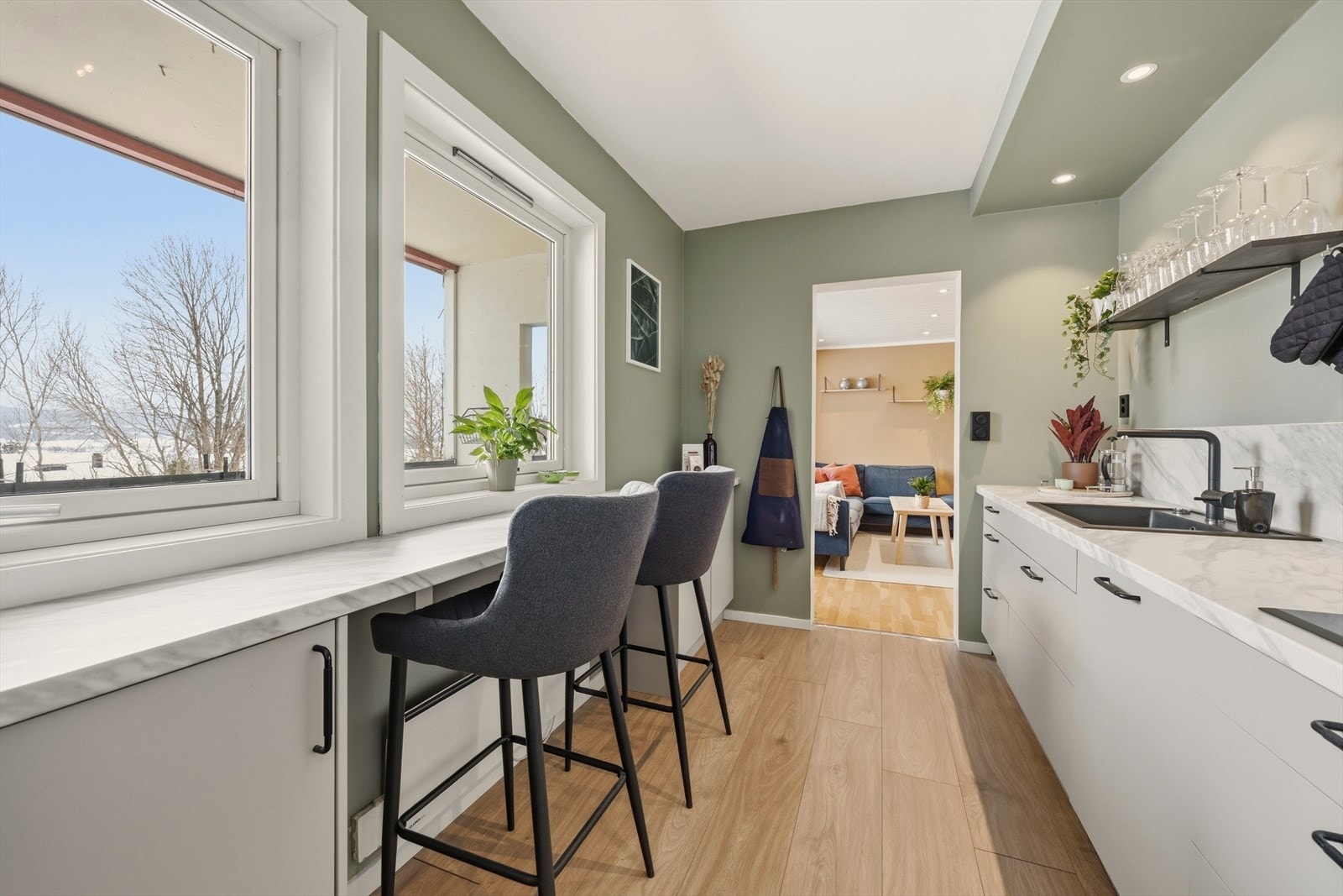 Fra stuen er det inngang til separat kjøkken Galleribilde