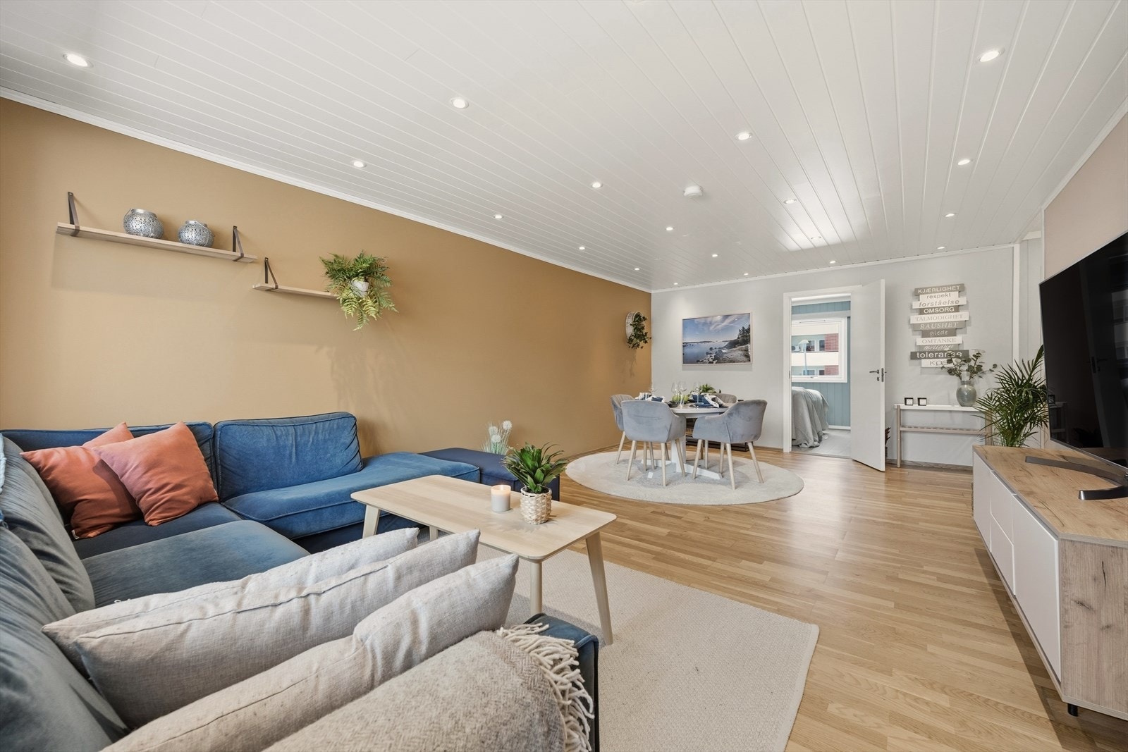 Leiligheten er kledd i fine farger Galleribilde