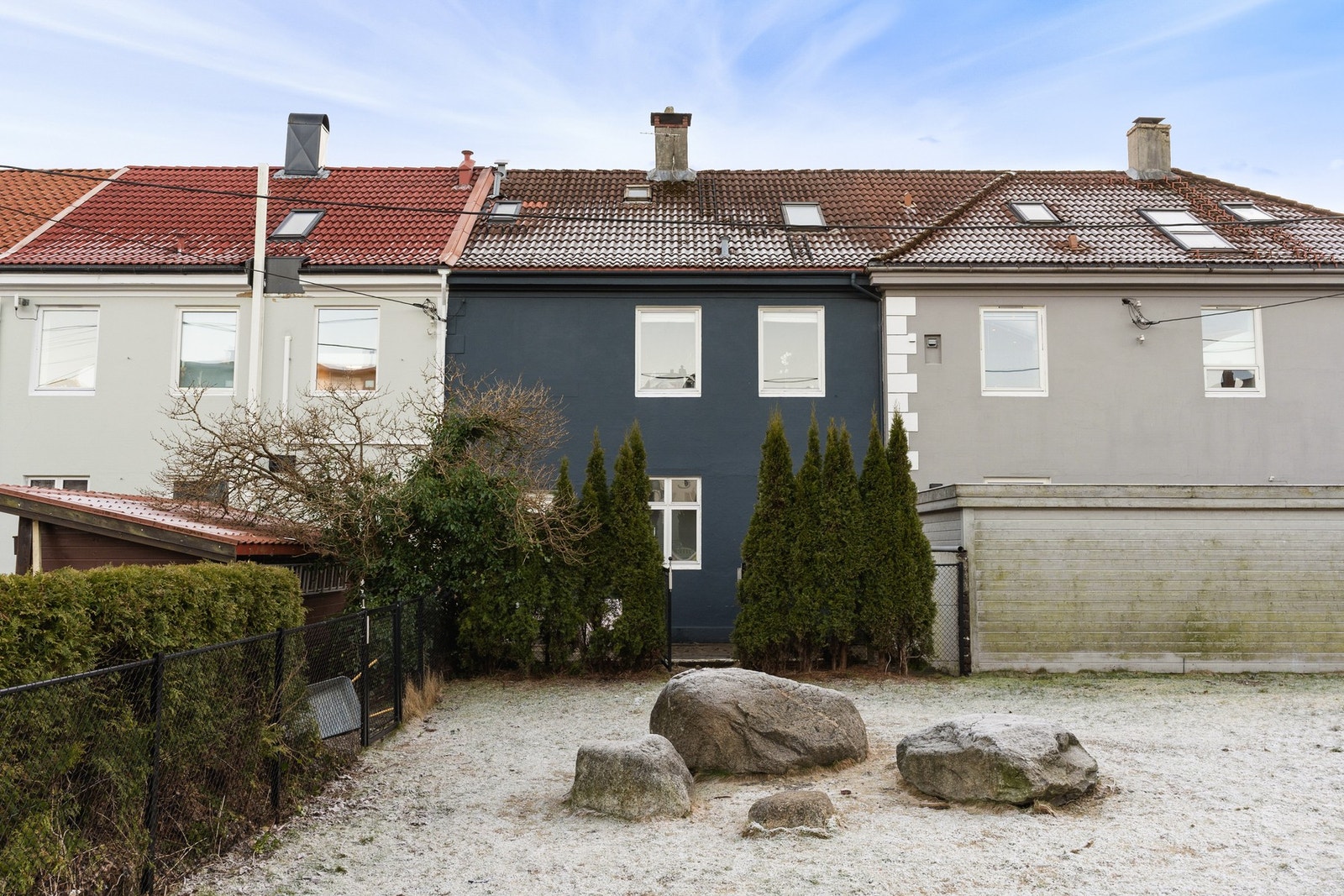 Bakgården ligger skjermet fra direkte innsyn fra forbipasserende Galleribilde