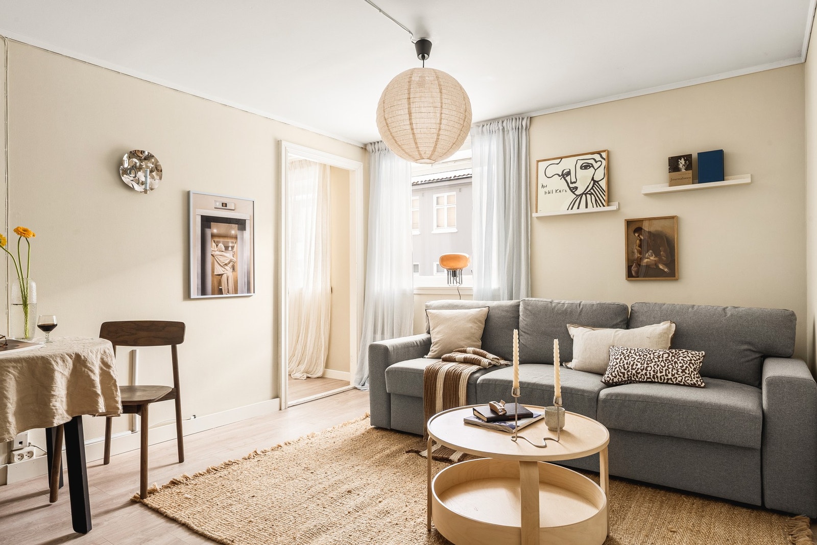 Lave felleskostnader og fantastisk beliggenhet gjør leiligheten til et perfekt førstegangskjøp eller utleie. Galleribilde