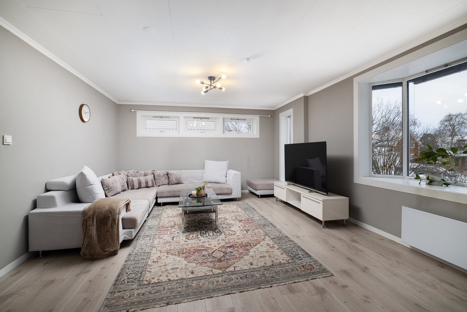 Flere av vinduene i boligen er av nyere dato, fra 2021 og 2023. Galleribilde