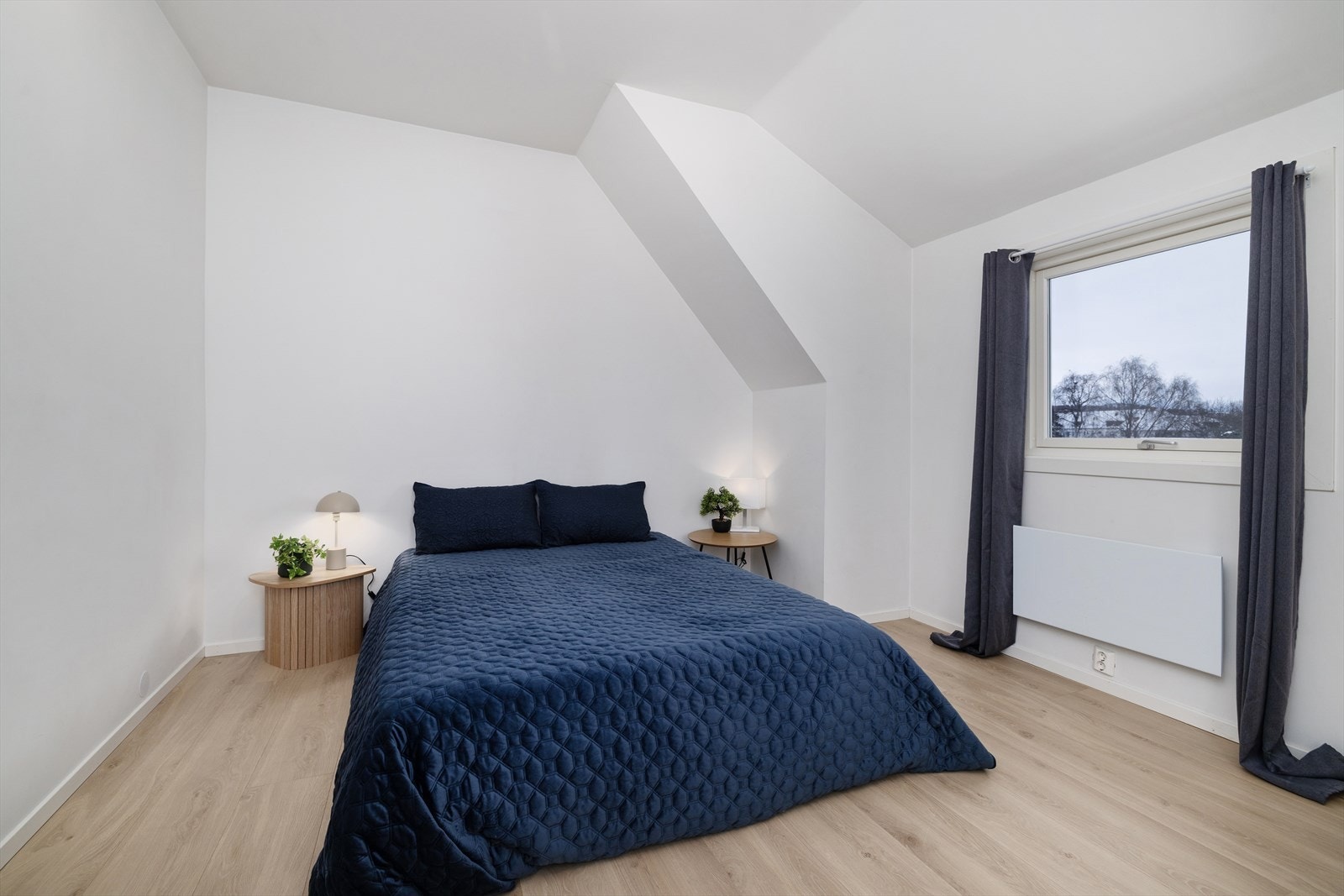 Det ene av to soverom, med plass til seng og garderobeløsning. Galleribilde