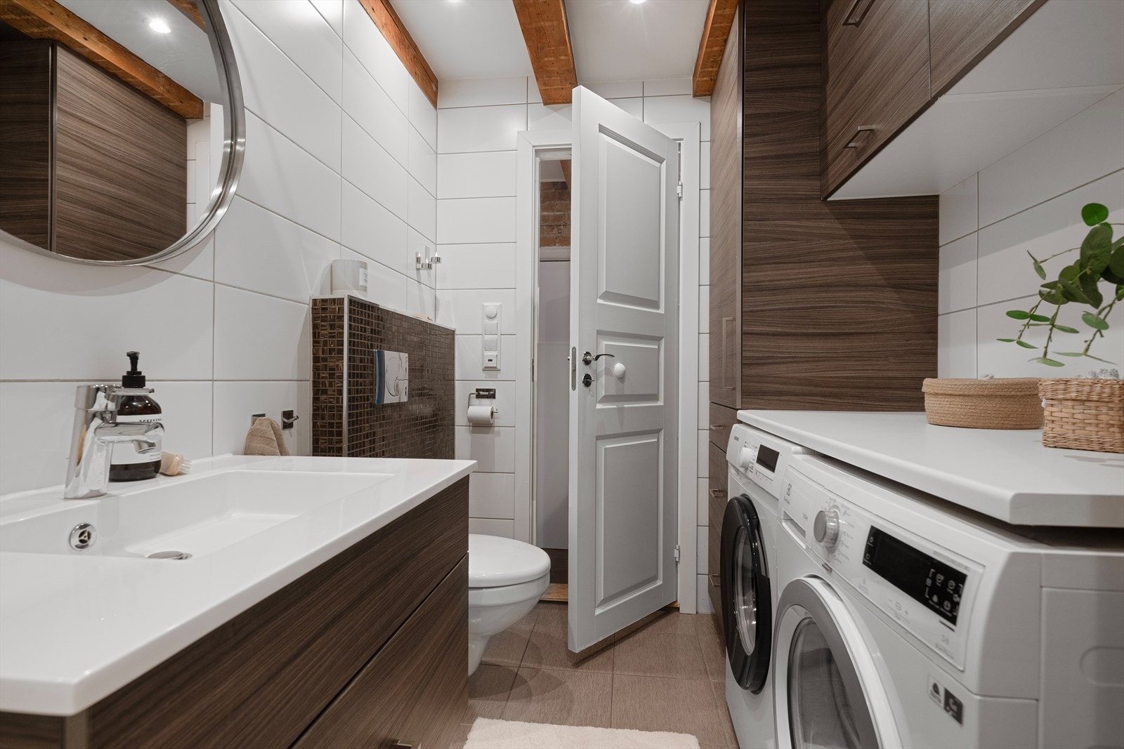 Delikat og moderne bad fra 2014 med flere smakfulle detaljer Galleribilde