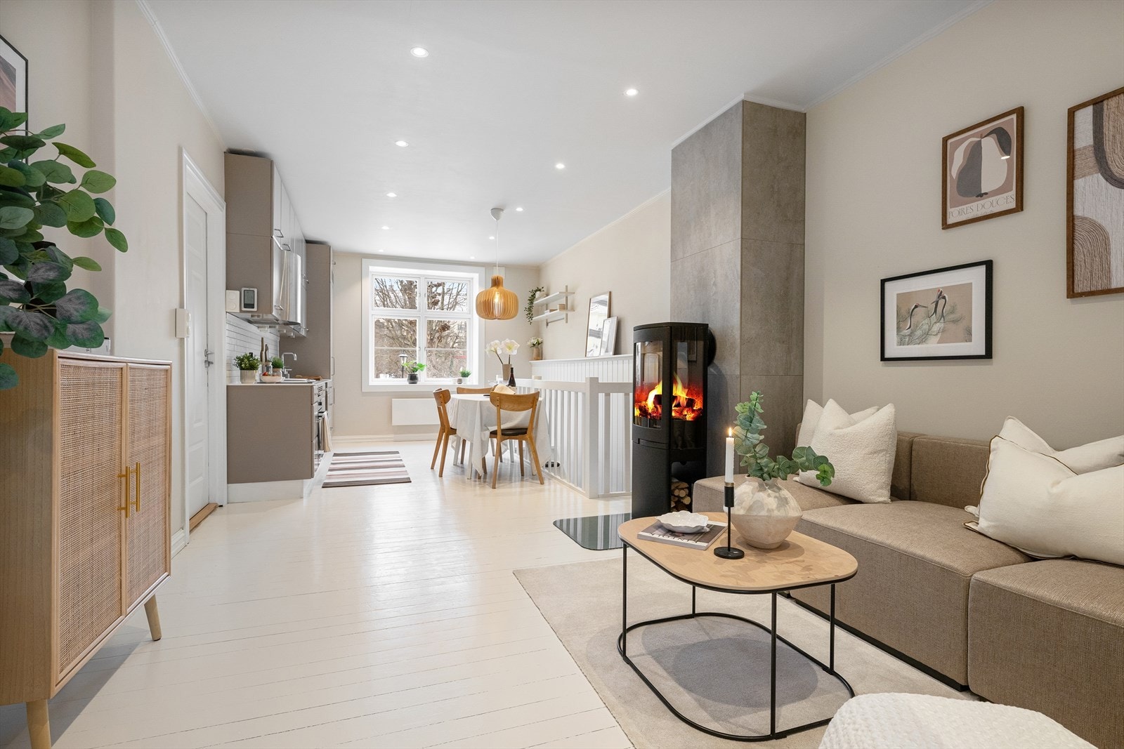 Vidar Krogsæter v/DNB Eiendom ønsker velkommen til en særegen og familievennlig leilighet over to plan i populære Italiagården! Galleribilde