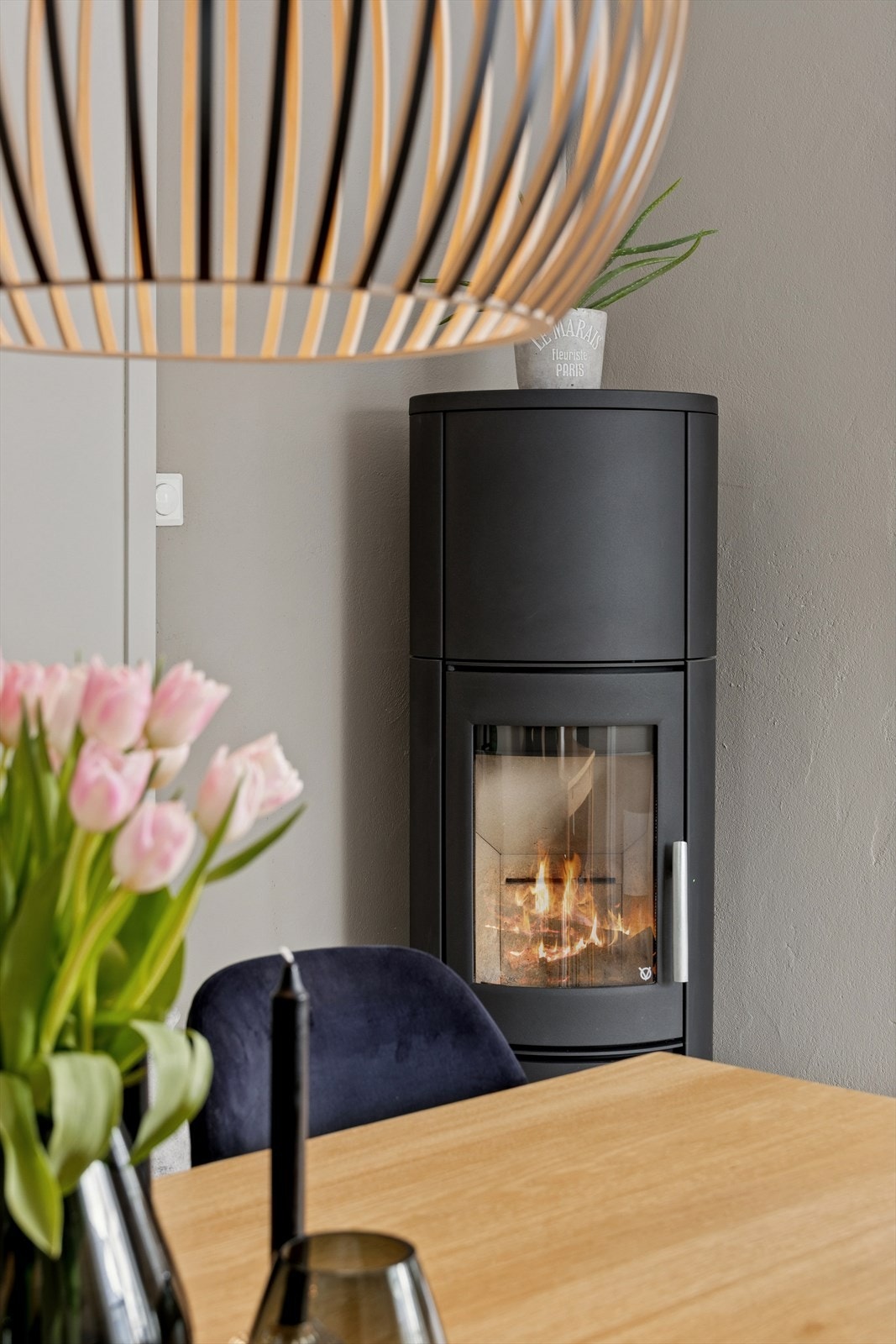 Koselig peis fra 2021 som varmer godt til kalde dager. Galleribilde