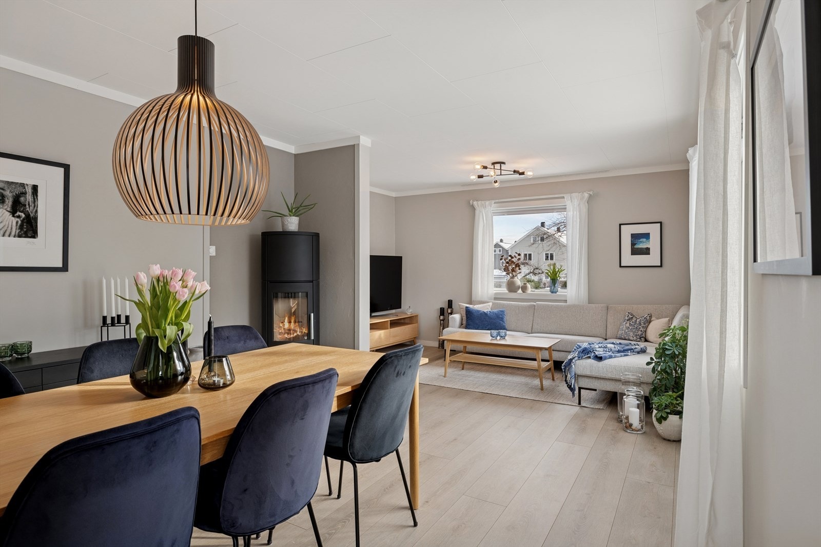 Fargepaletten er holdt i en behagelig tone med duse farger. Galleribilde