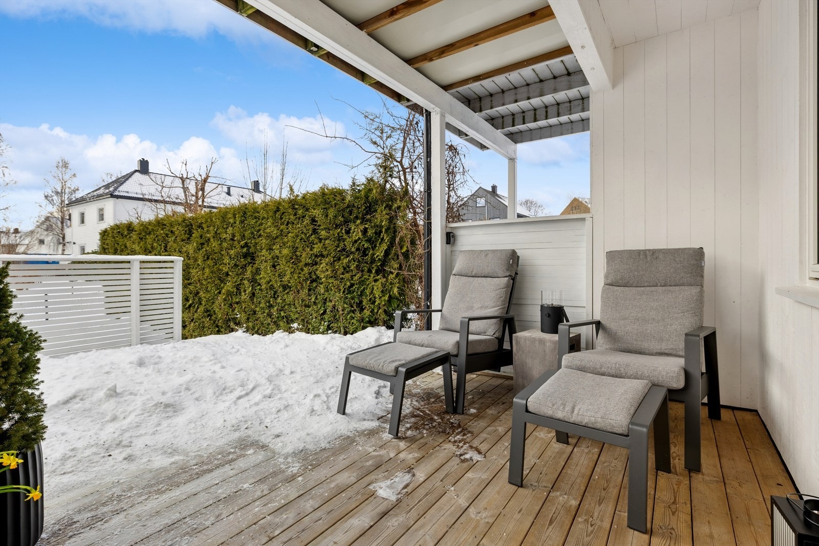 Deler av terrassen er overbygget. Galleribilde