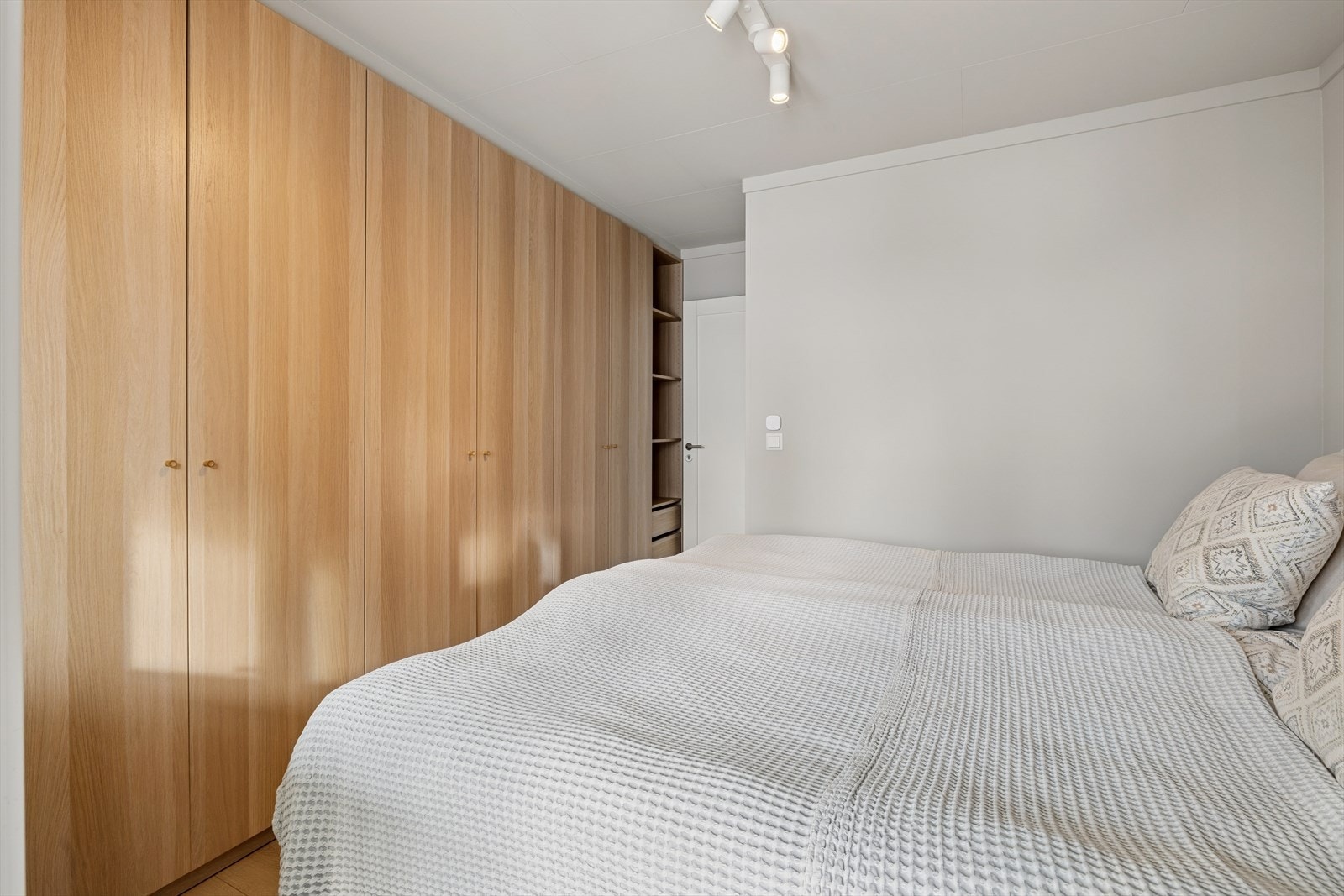 Garderobeskapene medfølger ved kjøp. Galleribilde