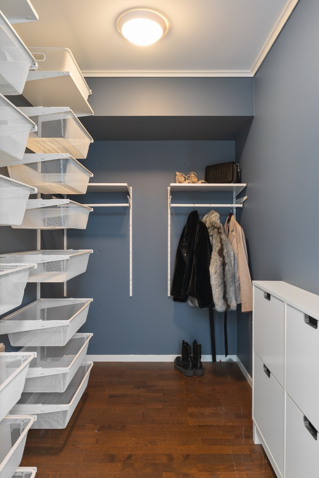 2. etasje - Walk in til Hovedsoverom Galleribilde