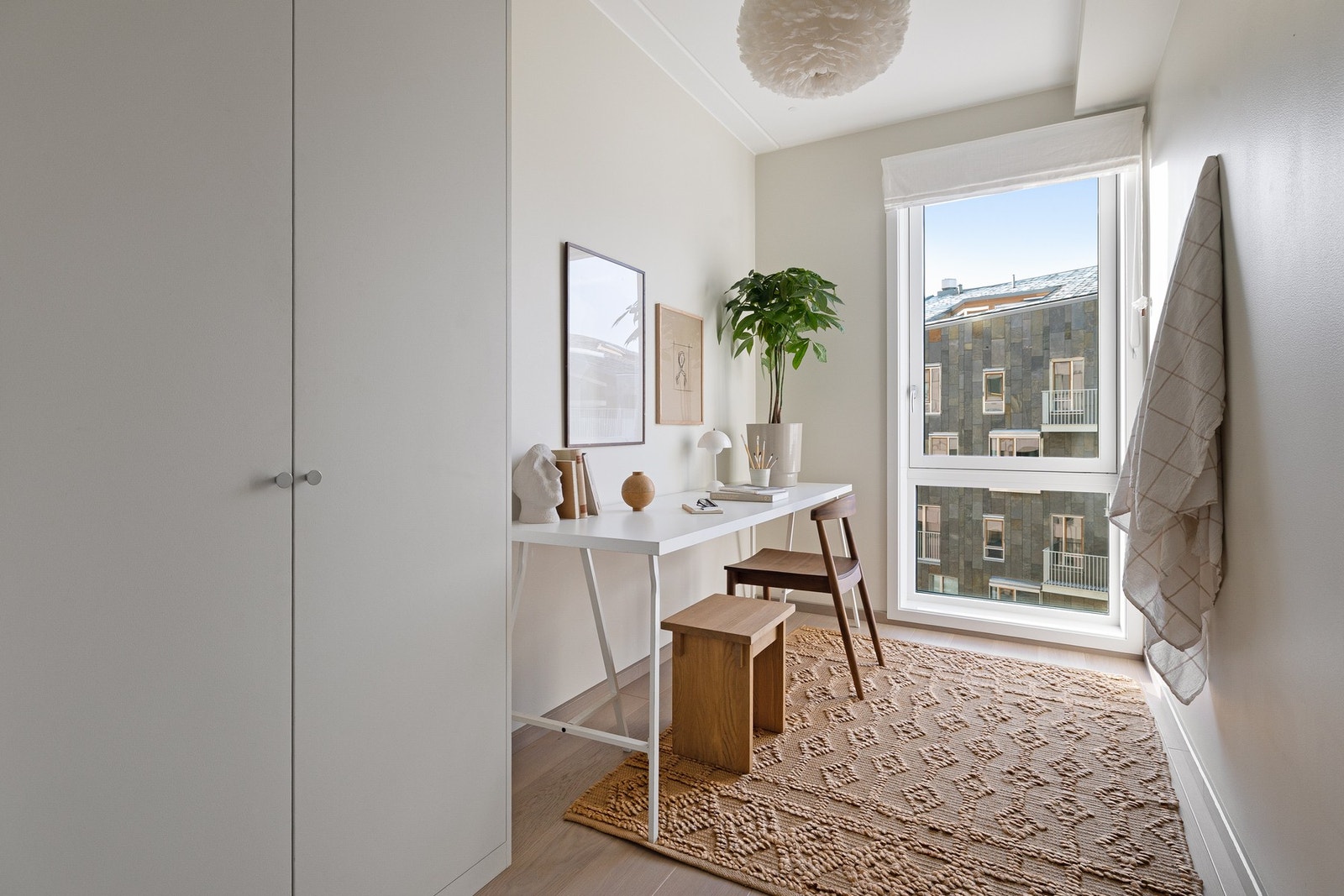 Soverom 3 benyttes i dag som hjemmekontor, og har et fint naturlig lysinnslipp som gir gode arbeidsforhold. Galleribilde