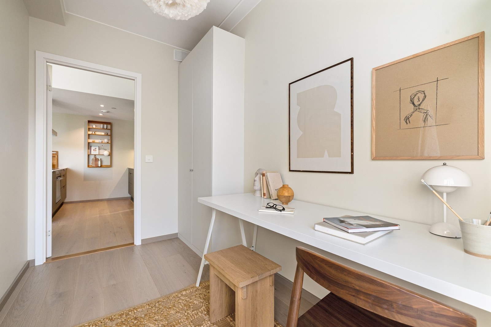 Soverom 3 egner seg utmerket som kontor, men kan også enkelt benyttes som ekstra barnerom eller gjesterom, med plass til seng og nødvendig møblement. Galleribilde